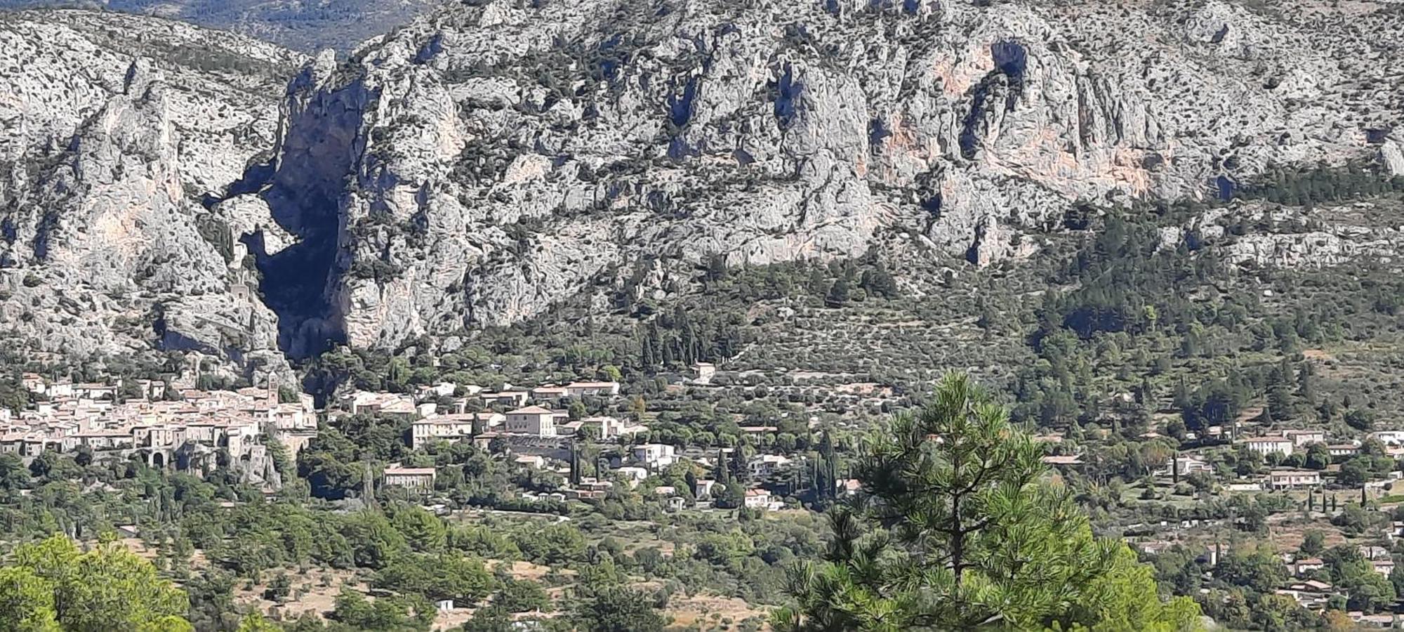 Villa Lei Rigaue Salernes Bagian luar foto